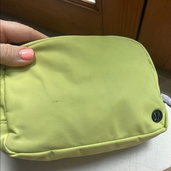Lululemon Everywhere Lemon Lime Green Belt Bag Crossbody - Picture 11 of 15